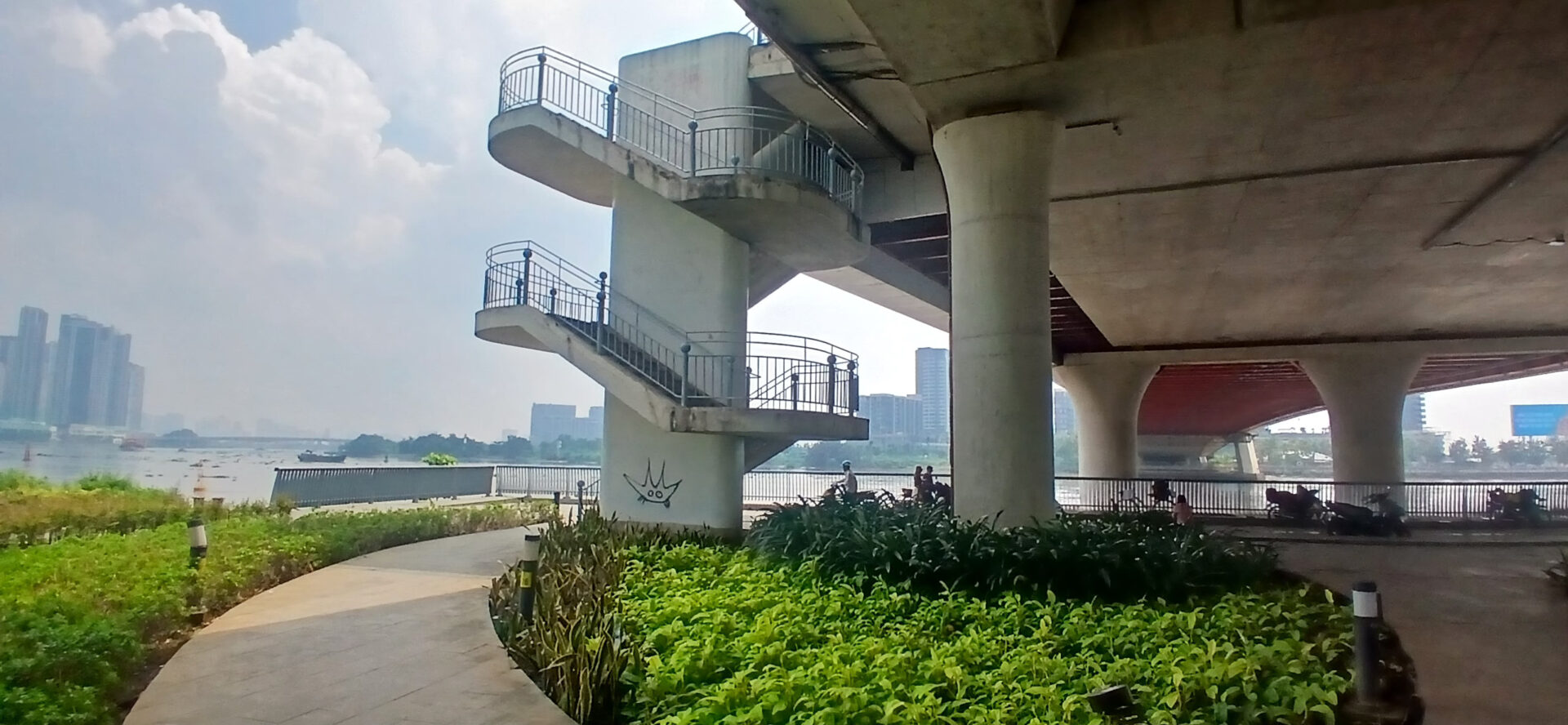 CÔNG VIÊN DƯỚI CHÂN CẦU BA SON
